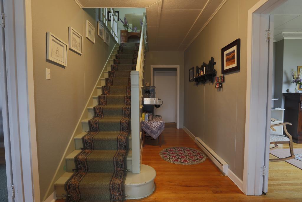 Meems Elliston B&B ภายนอก รูปภาพ